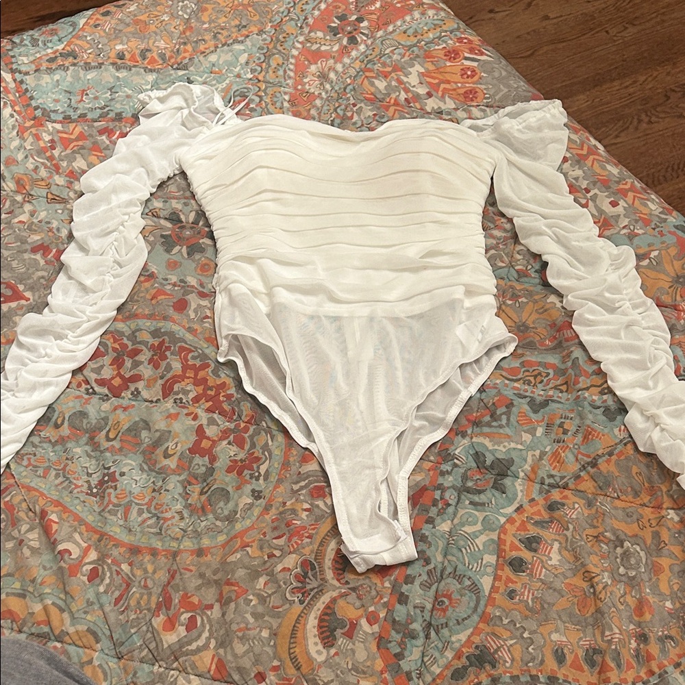 Chic White Long Sleeve  Bodysuit